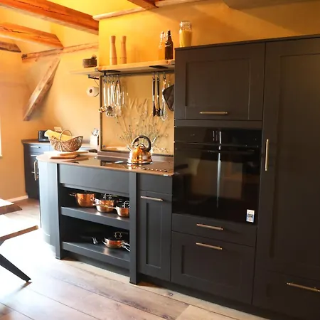 Haus Stenzinger بيت ضيافة 4*